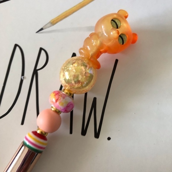 Disney Doorables: Winnie the Pooh technicolor handmade beaded pen - Picture 1 of 3